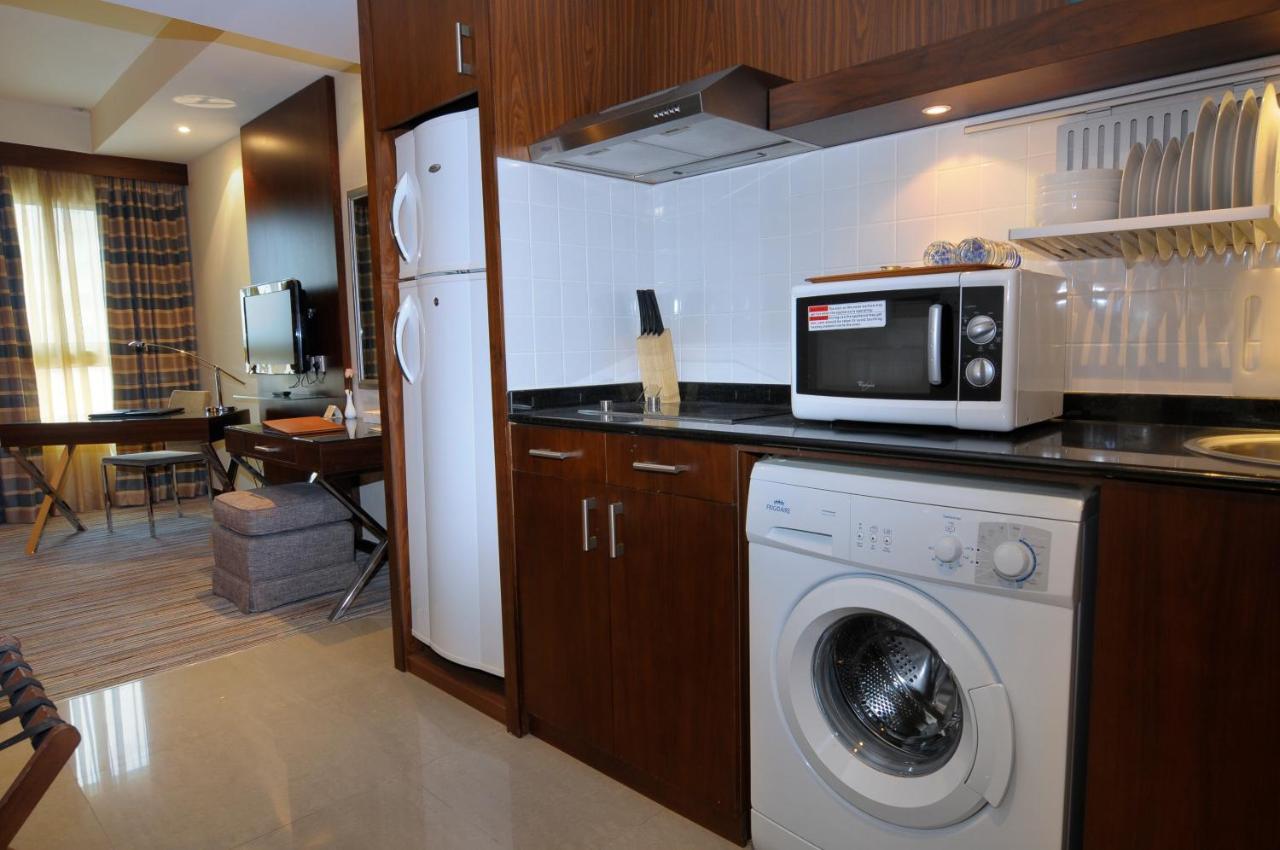 Phoenix Plaza Hotel Apartments Abu Dhabi Exterior foto