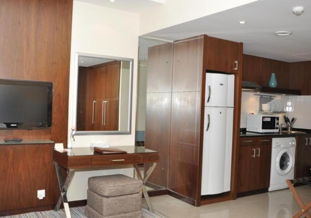 Phoenix Plaza Hotel Apartments Abu Dhabi Exterior foto