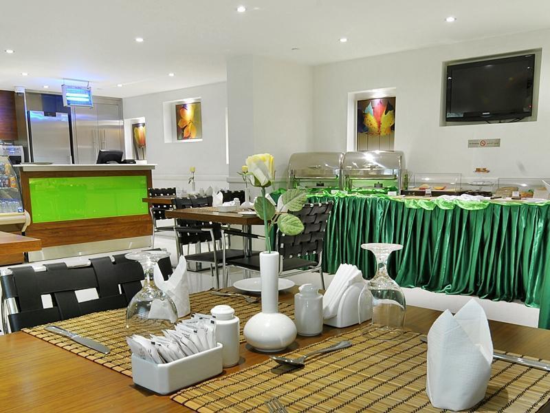Phoenix Plaza Hotel Apartments Abu Dhabi Exterior foto